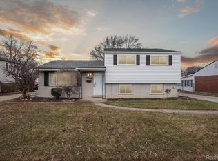 2333 Camel Dr, Sterling Heights, MI 48310