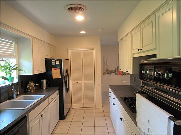 5th image of 734 Nottingham Dr