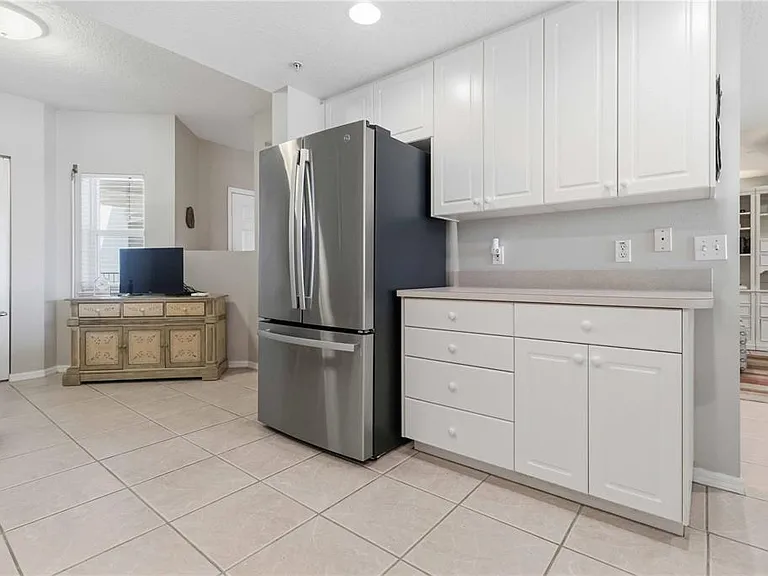 8921 Lake Dr #504 — Photo 6