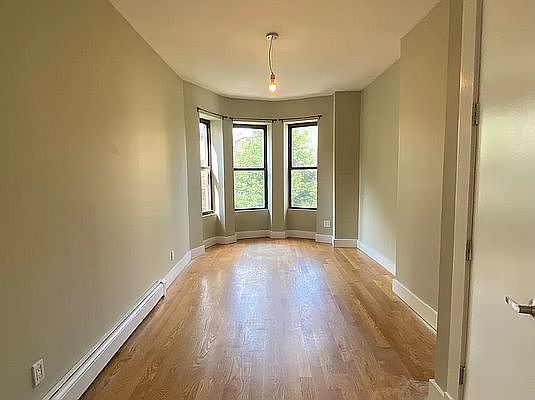 1st image of 152 Woodruff Ave #3R