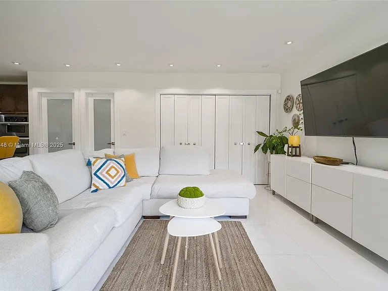 7544 SW 78th Ter — Photo 3