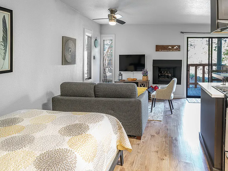 1300 Regency Way #28 — Photo 6