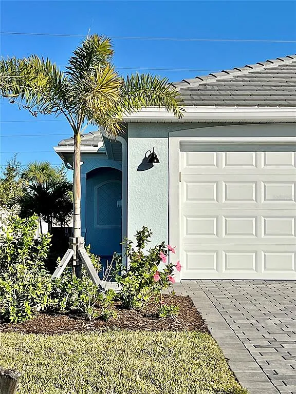 2 bed, 2.0 bath, 1569 sqft, $3,200 — Photo 2