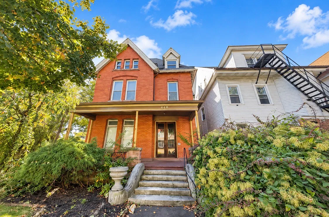 2 bed, $1,250 — Photo 1