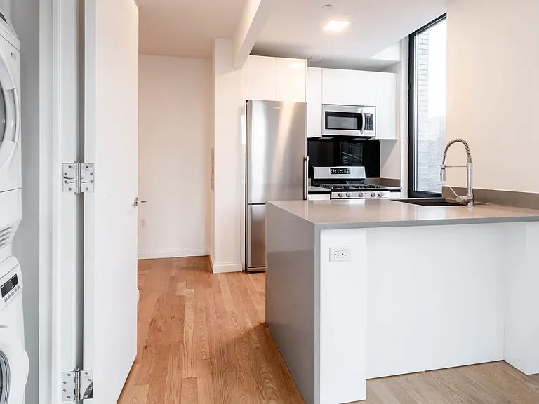 239 N 9th St #W517 — Photo 16