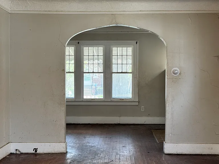 4376 Kensington Ave — Photo 4