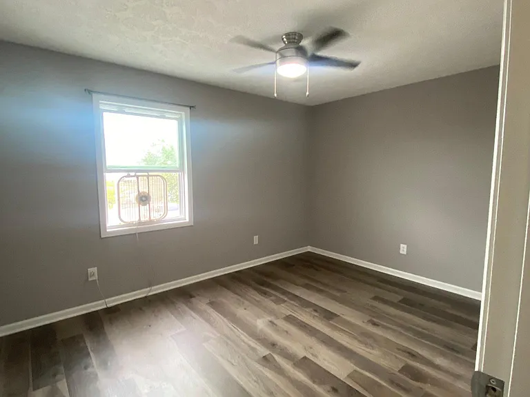 220 Geri Ln #D — Photo 5