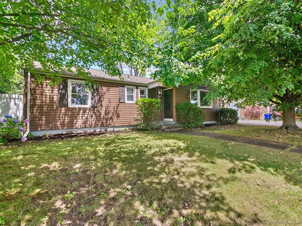 23 Pleasant Street, Windsor Locks, CT 06096