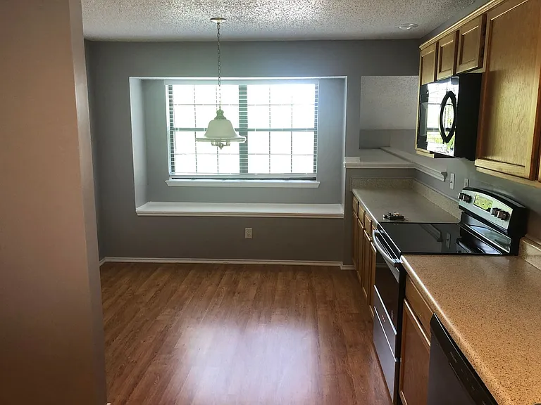 1002 Alameda Dr — Photo 7