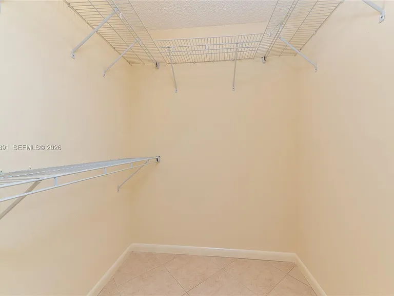 545 SE 12th St #305 — Photo 11