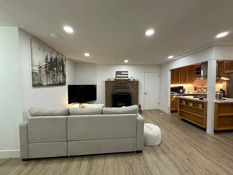 1083 Aspenwald Rd #A — Photo 11