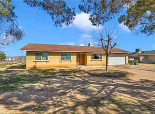 15087 Tonikan Rd, Apple Valley, CA 92307