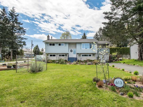 613 Nootka St, Comox, BC V9M 2L8