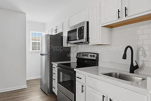 304 S Center St Photo 1