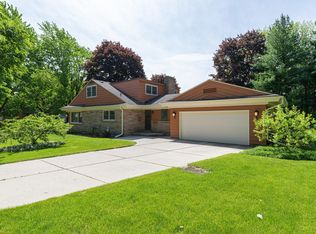 702 S Silverbrook Dr, West Bend, WI 53095