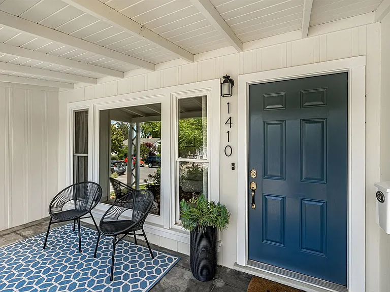 1410 Banks Ave — Photo 3