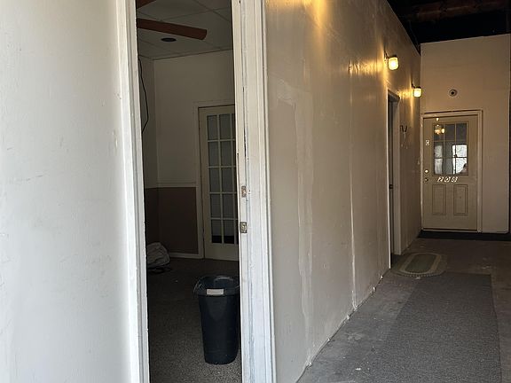 4th image of 200 E Washington St