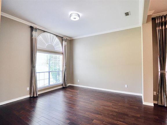 3rd image of 631 Beal Ln