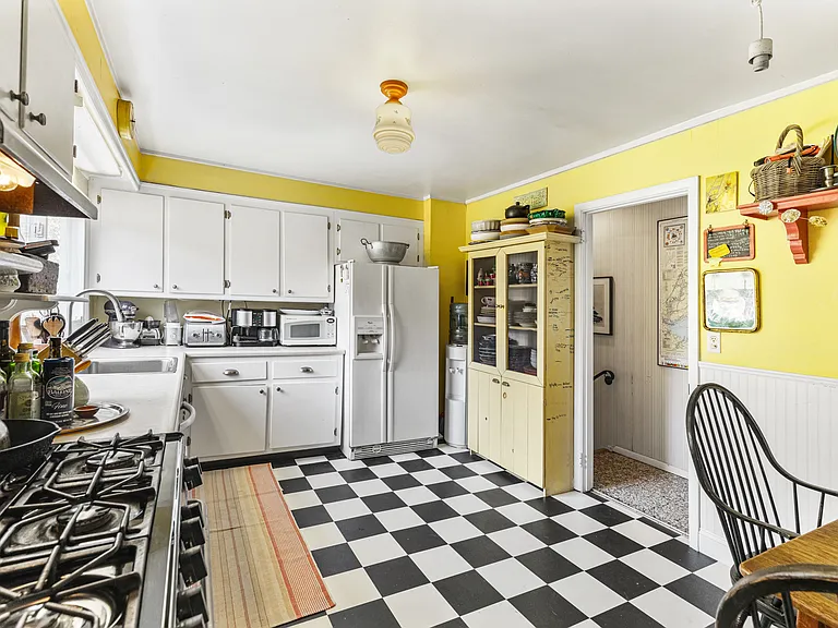 379 Ferry Rd — Photo 7