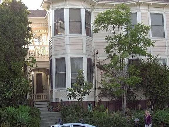 5th image of 309 E Micheltorena St