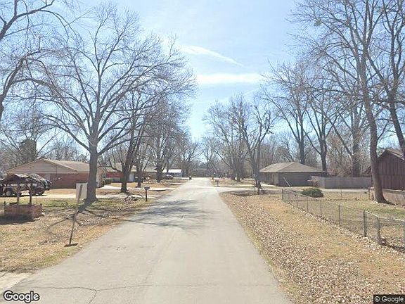 Exterior Neighborhood (street photo)