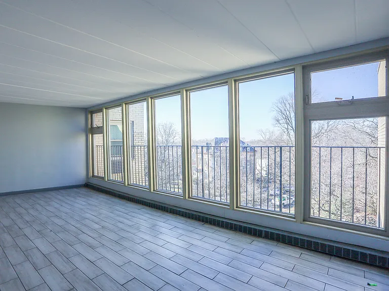 7300 N Ridge Blvd #302 — Photo 6