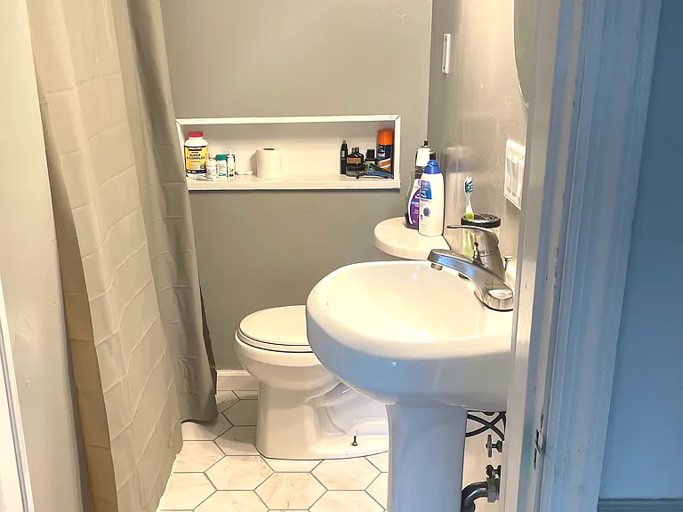1203 Irving Ave — Photo 4