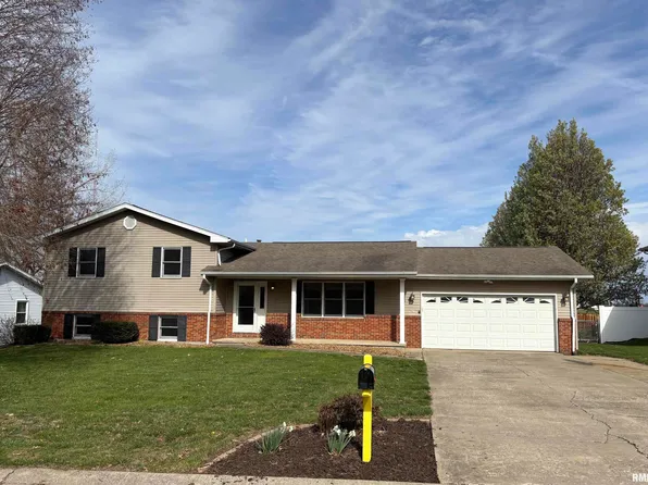 2110 Magnolia Dr, South Jacksonville, IL 62650
