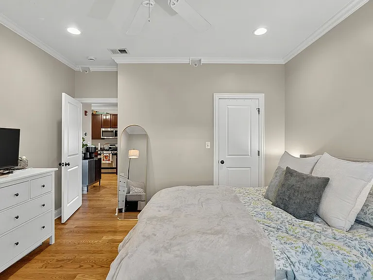 Hinman Court Condos — Photo 34