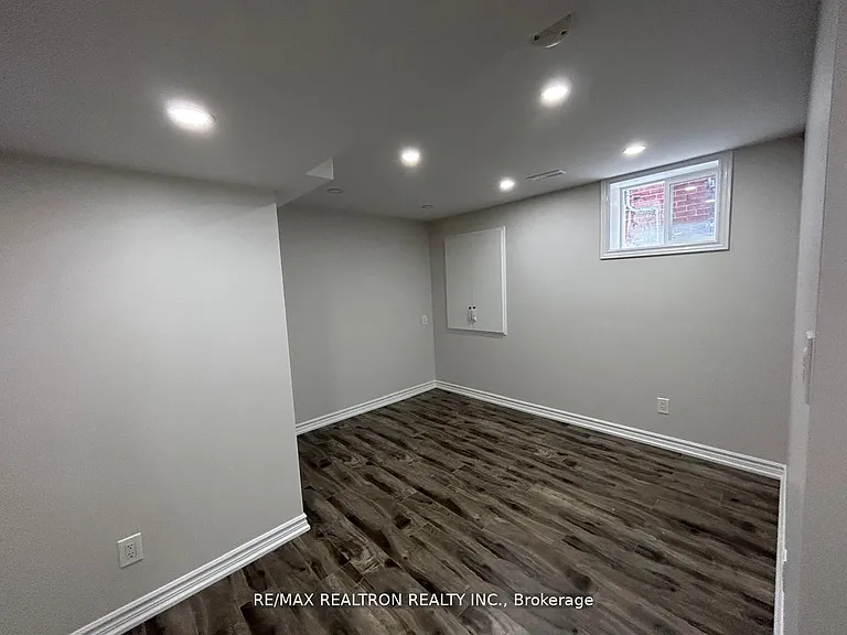 16 Yang St W #BSMNT — Photo 8