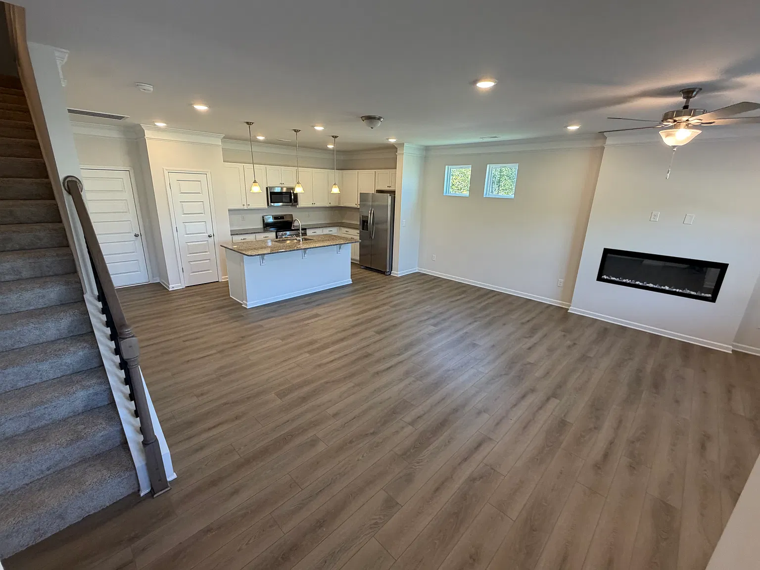 3 bed, 2.5 bath, 1767 sqft, $2,195 — Photo 2