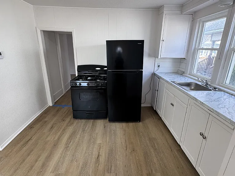258 S Poplar St — Photo 2