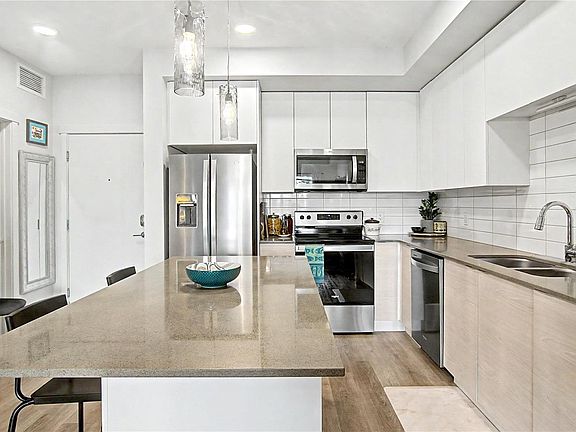 4th image of 4830 Cedar Ridge Pl #103