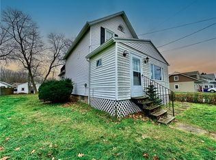 1015 Edgemere Dr, Rochester, NY 14612