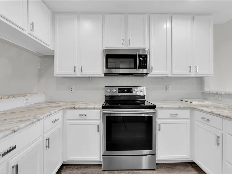 7296 Marathon Dr #404 — Photo 9