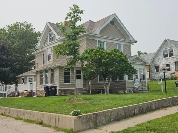 1808 8th Ave, Belle Plaine, IA 52208