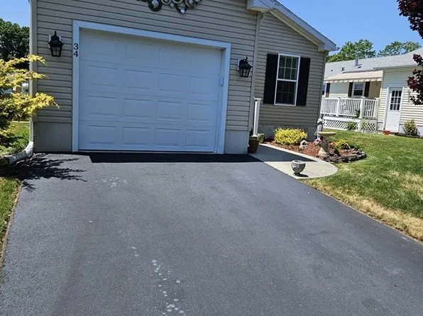 34 Sunrise Ln, Chicopee, MA 01020