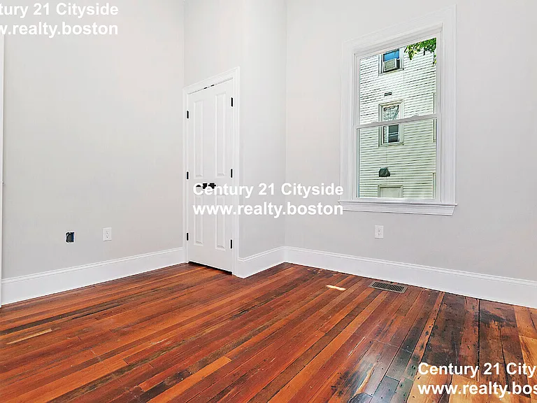 85 Webster St #3 — Photo 6