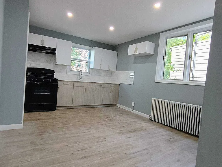166 Ridgewood Ave — Photo 8