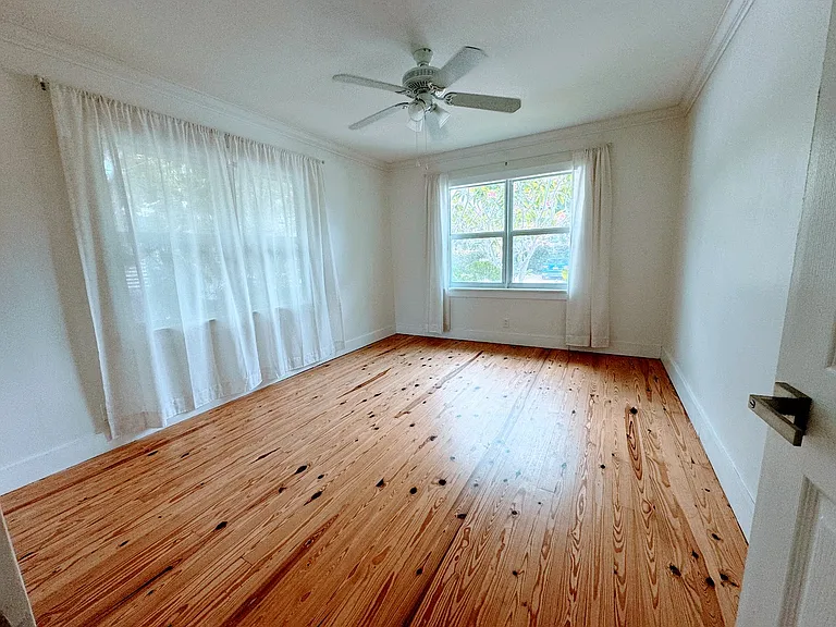 221 S M St — Photo 12