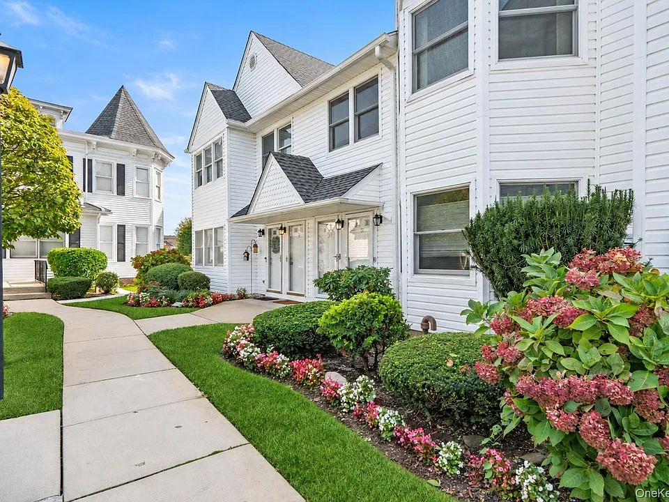 22 Ridgewood Dr