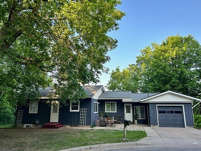 1st image of 204 Lillian Dr