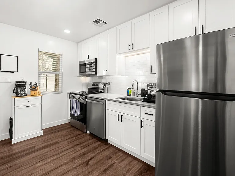 1242 E Pierce St #2 — Photo 6
