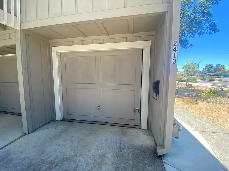 2413 Clay St — Photo 11