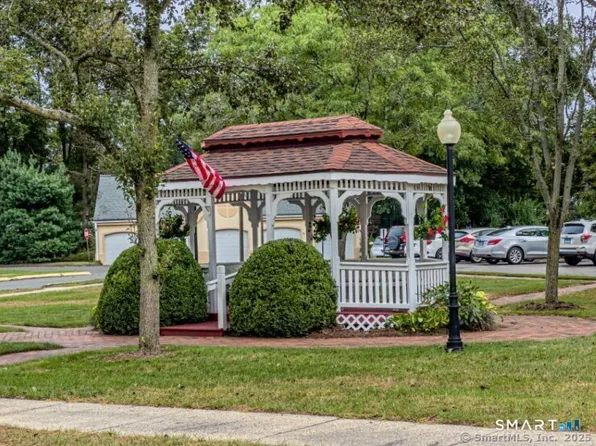 75 Washington Avenue #8-205, Hamden, CT 06518