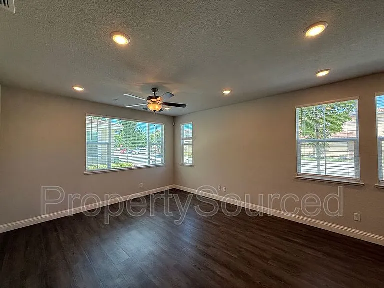 948 Posey St — Photo 9