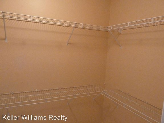 4th image of 402 Green Valley Dr
