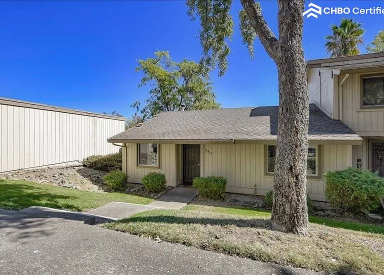 3911 Hills Ct — Photo 43