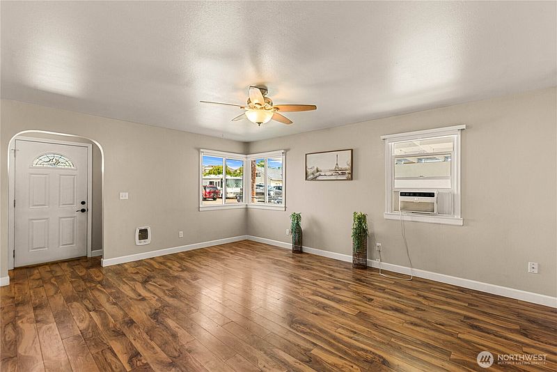 5th image of 3 Island View Street