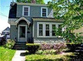 39 Edgecomb St, Albany, NY 12209